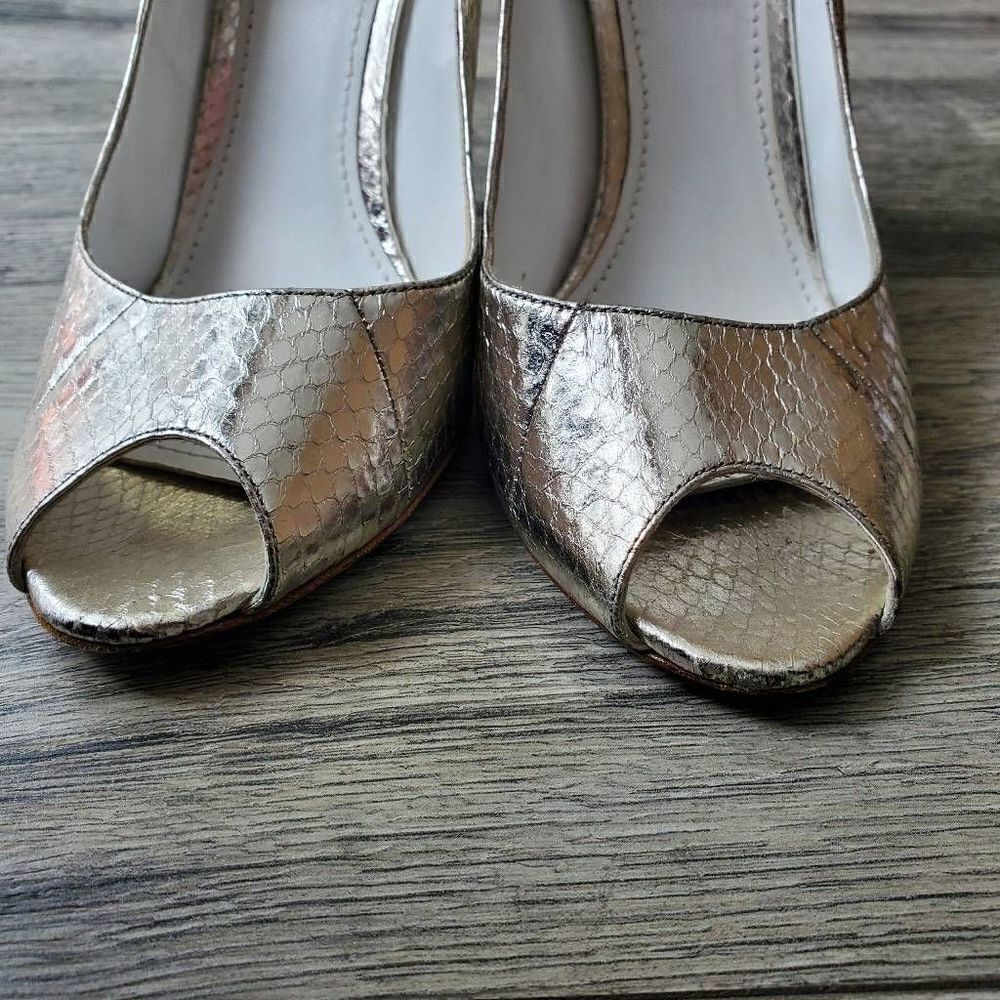 Burberry Silver Snakeskin Peep Toe Pumps Size 39.5 9.5 - Picture 6 of 8